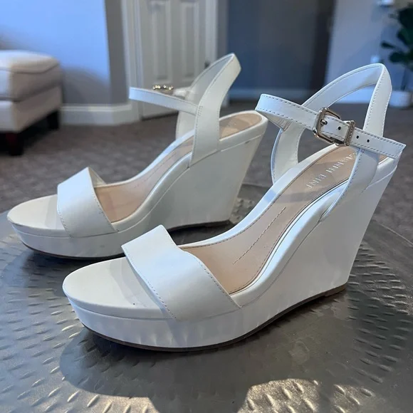 Gianni Bini White Wedge Slingback Sandals - Women Size 8.5 M - Picture 3 of 4